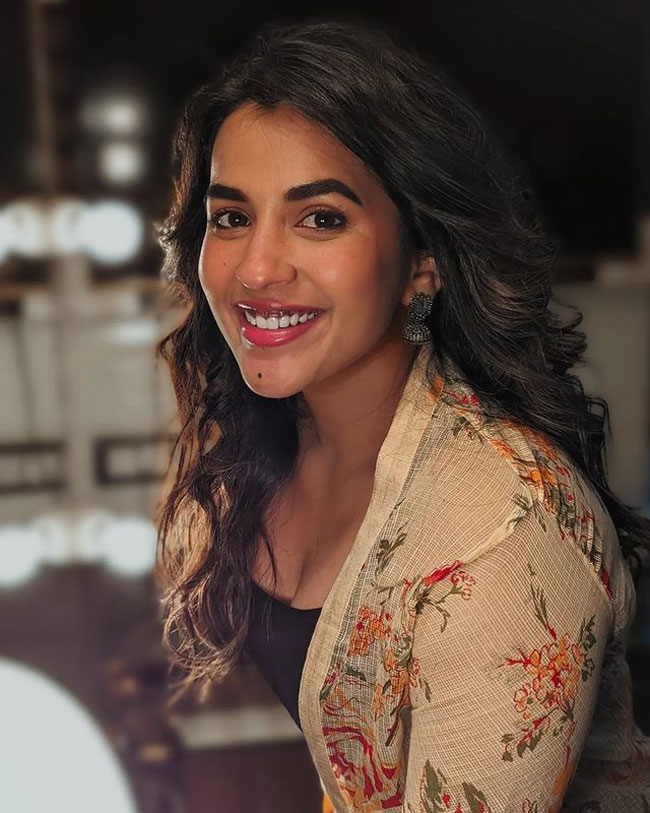 Staggering Poses of Komalee Prasaad In Black